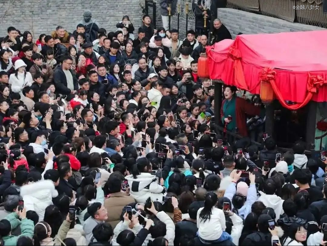 被全国单身男女捧上神坛，这个顶流网红怎么还塌房了？