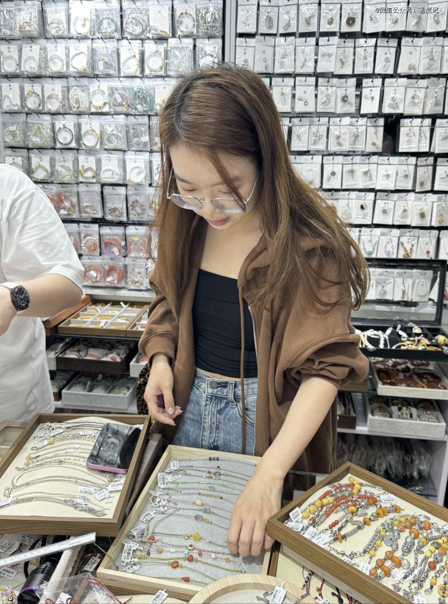 游走在义乌三平米，想要暴富的走播们