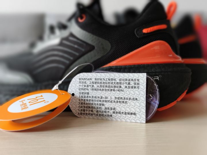 361度爆沫雨屏不到两百元的防水好鞋 中底软弹超过boost
