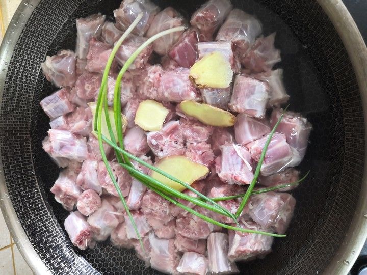 怎样卤鸭肠好吃（鸭脖要泡多久）